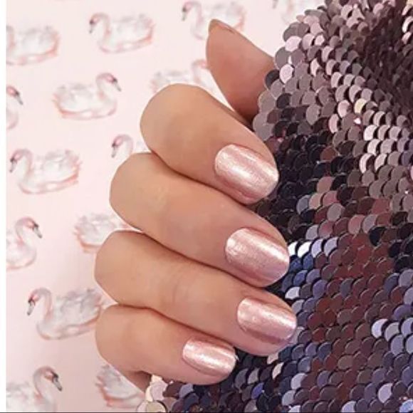 Color Street - At The Plaza, pale pink shimmer - Picture 3 of 8